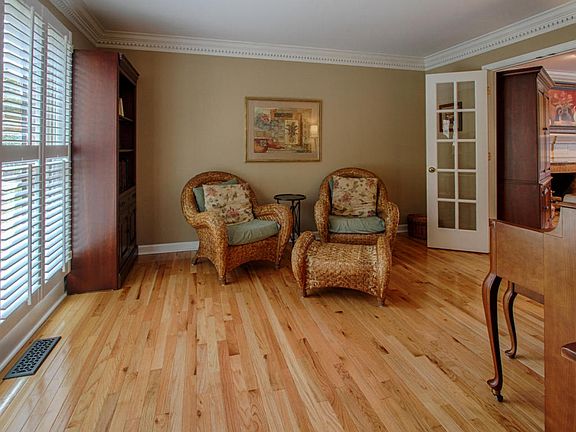 5th image of 1305 Knightsbridge Dr