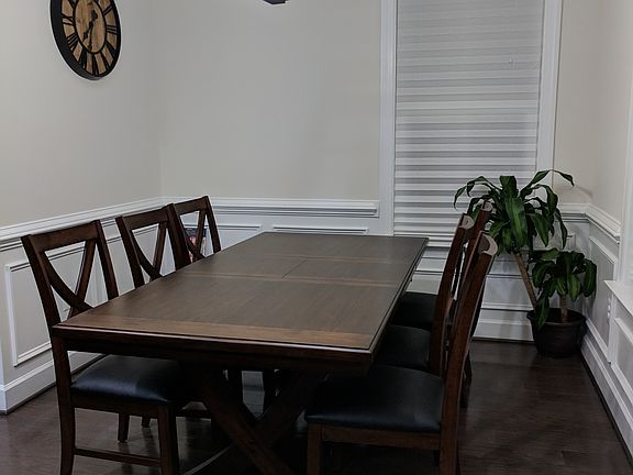 Dining area (this area is next to the kitchen, by the door to the first floor patio)