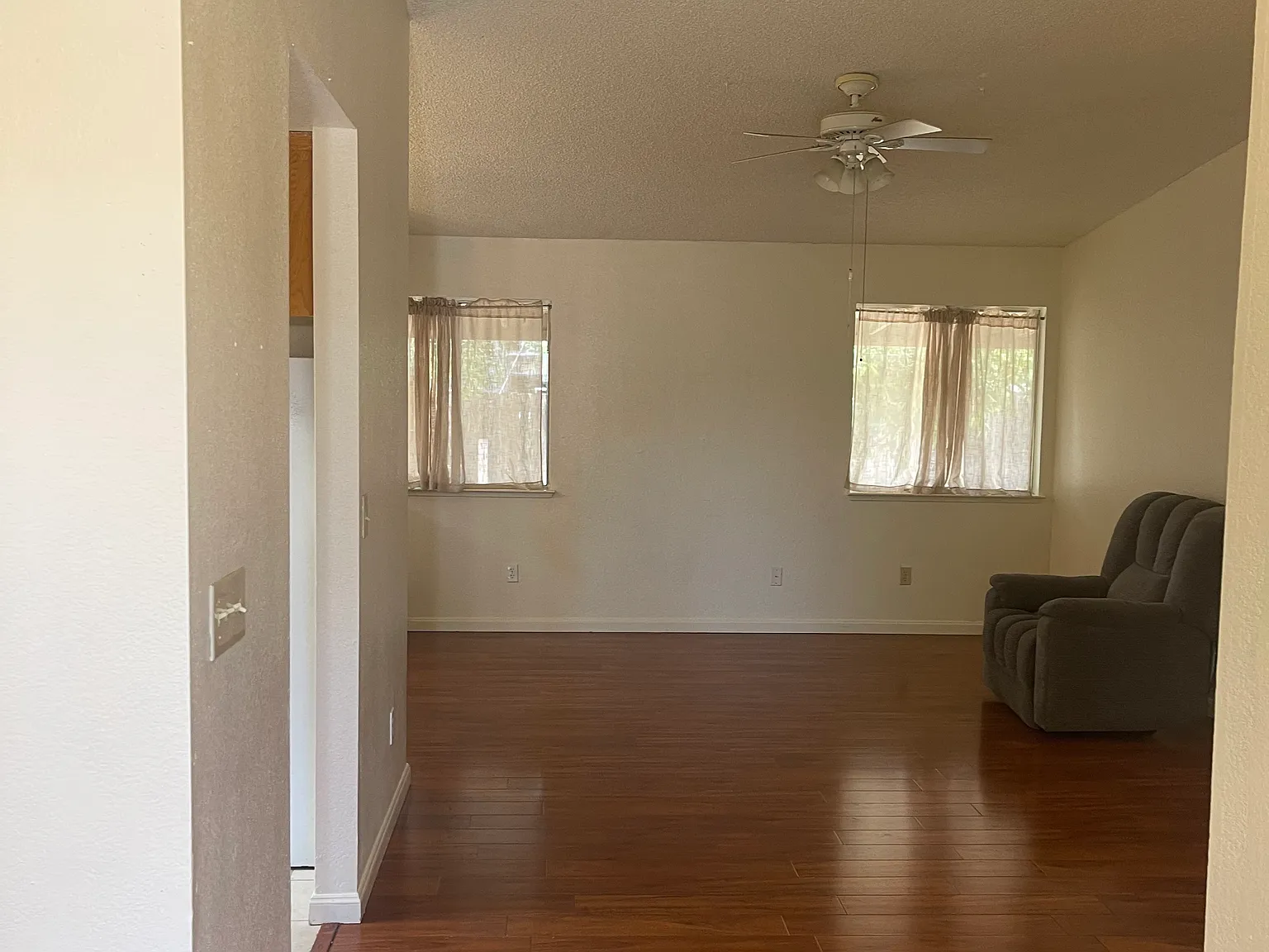4 bed, 1446 sqft, $2,400 — Photo 4