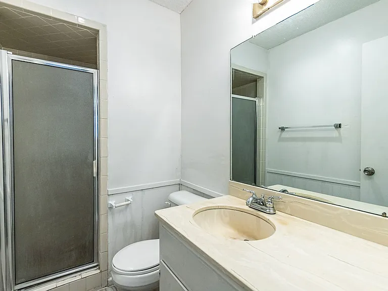 4305 52nd St — Photo 36