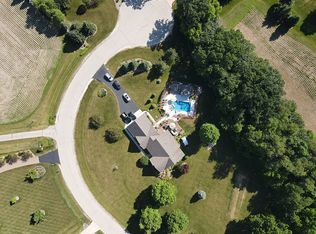 W256S10395 Sandhill Ridge Rd, Mukwonago, WI 53149