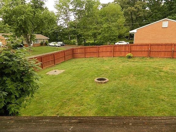 4th image of 2249 Bainbridge Dr