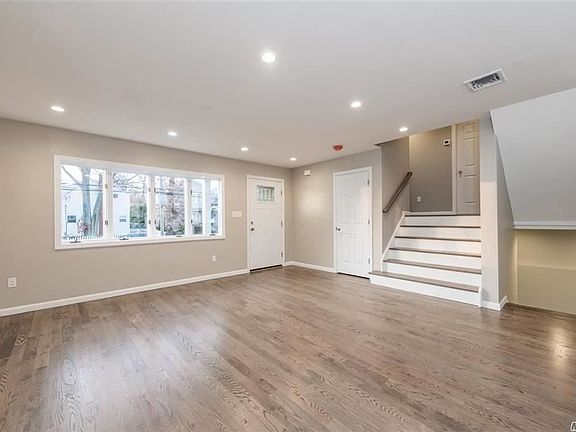 4th image of 425 Roosevelt Ave