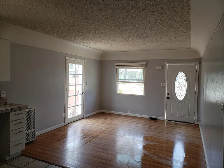 389 I St — Photo 4