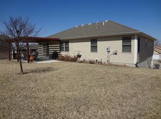 114 Cheyenne Dr, Junction City, KS 66441