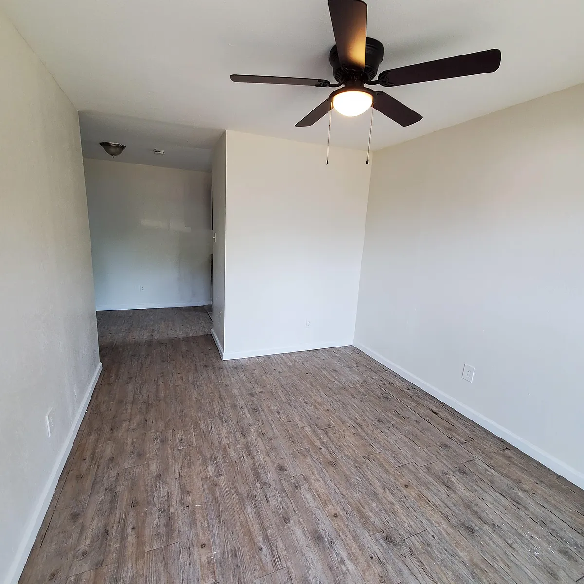 Building Photo - 4205 Metropolitan Ave #202