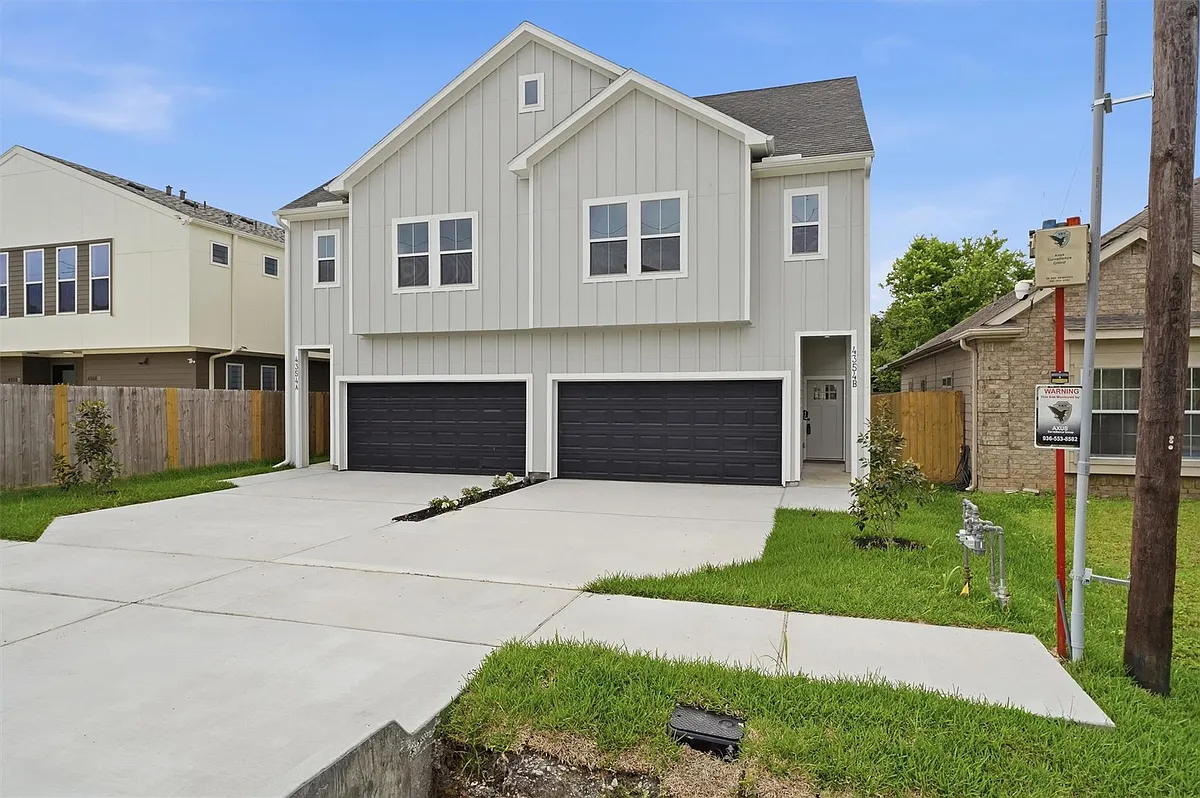 Building Photo - 4354 Clover St #B