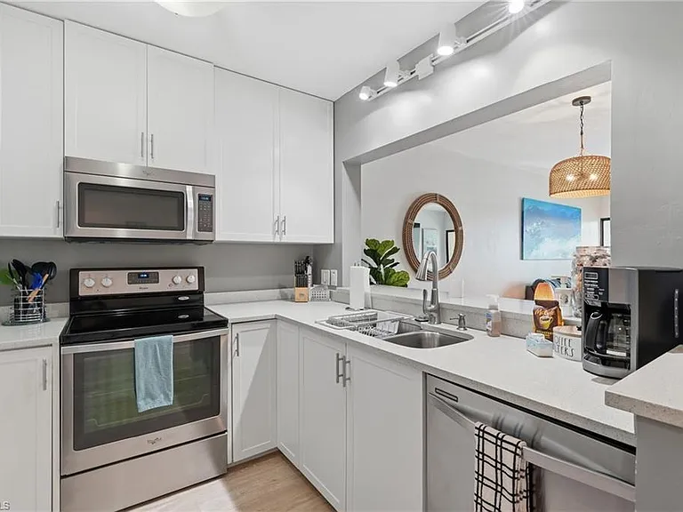 803 River Point Dr #107B — Photo 7