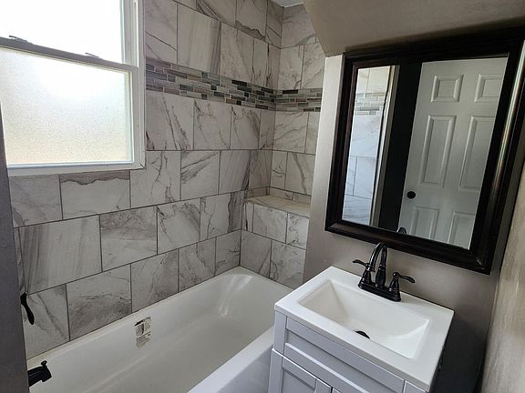 4th image of 15138 Woodlawn Ave Unit 0