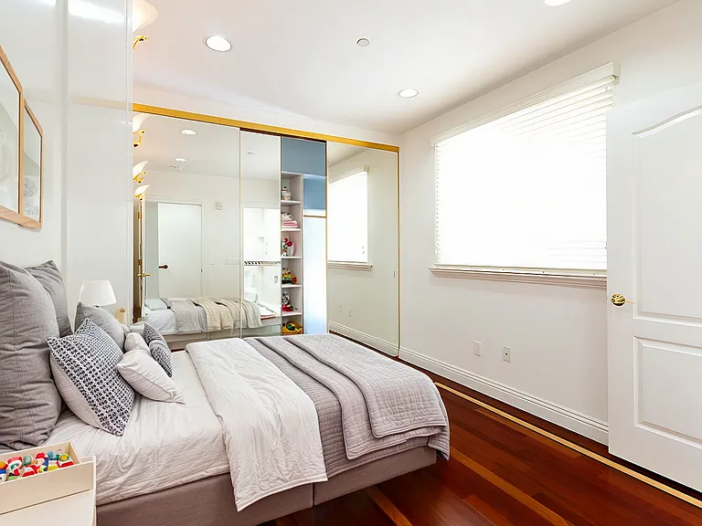 virtual furniture in the picture