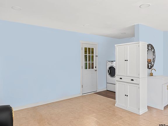 3rd image of 606 E Duval St