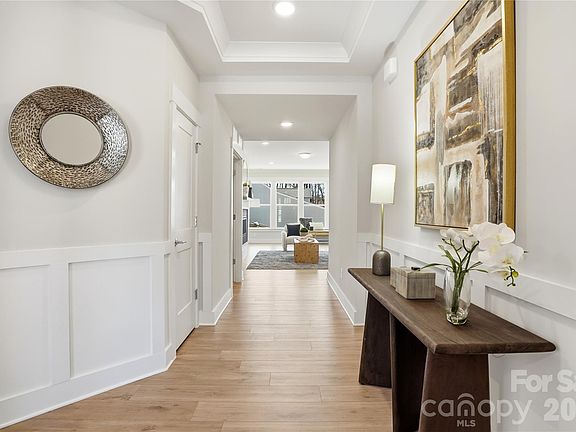 5th image of 5026 McLaughlin Dr