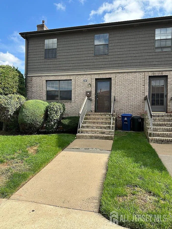 3 bed, 3.5 bath, $3,650 — Photo 1