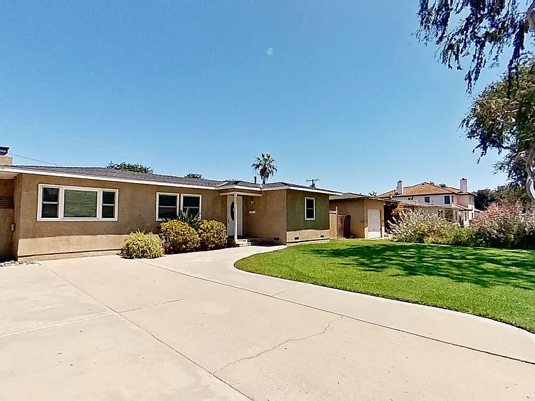 420 Adlena Dr — Photo 1