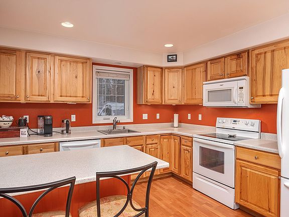 5th image of 890 Noel Dr