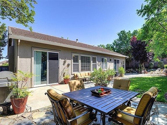 4th image of 3209 Stonehurst Dr