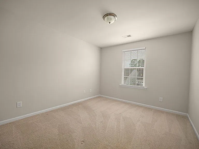 694 Redbud Ln — Photo 18
