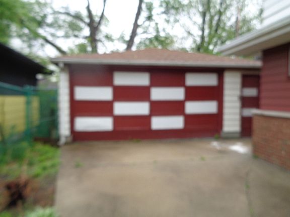 2nd image of 15215 Woodlawn Ave