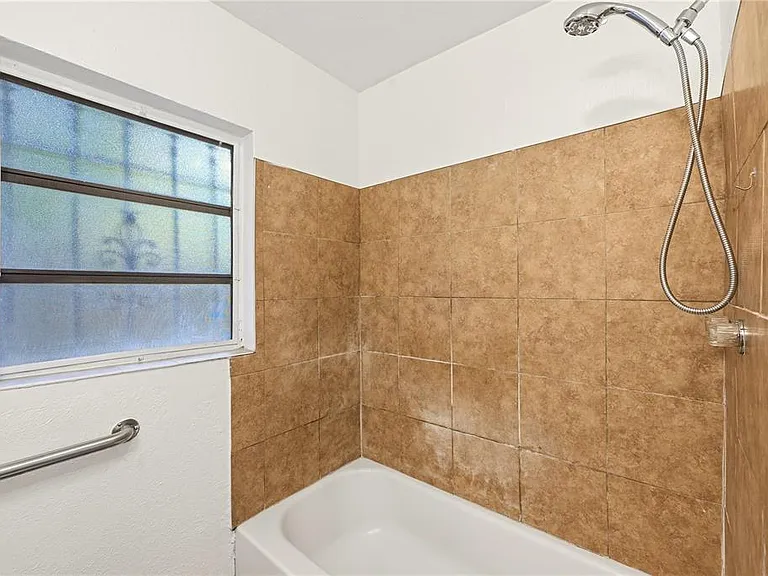 808 S Ivey Ln — Photo 18