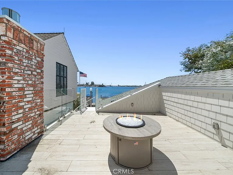 112 S Bay Front — Photo 29