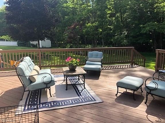 3rd image of 864 Cove Ct