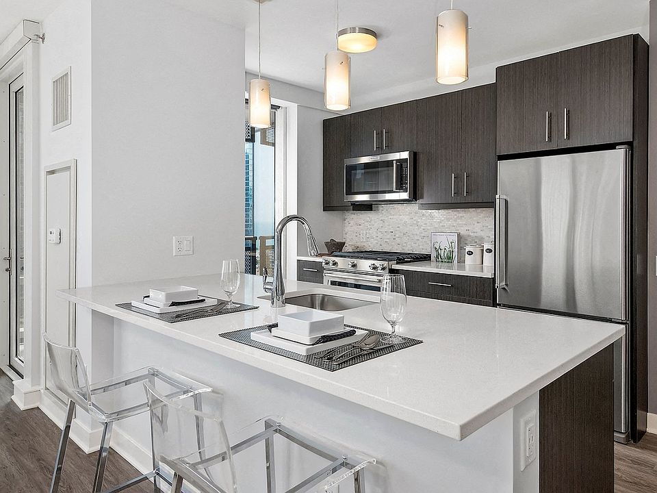 Espresso Cabinetry with Glossy White Duotone Cabinets