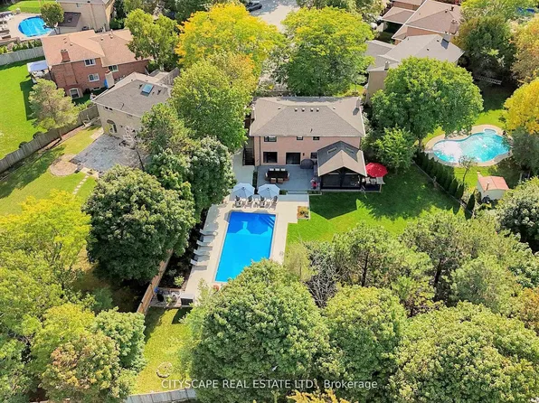 2585 Kenna Ct, Mississauga, ON L5K 2K4