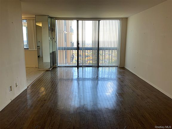3rd image of 27010 Grand Central Parkway #22S