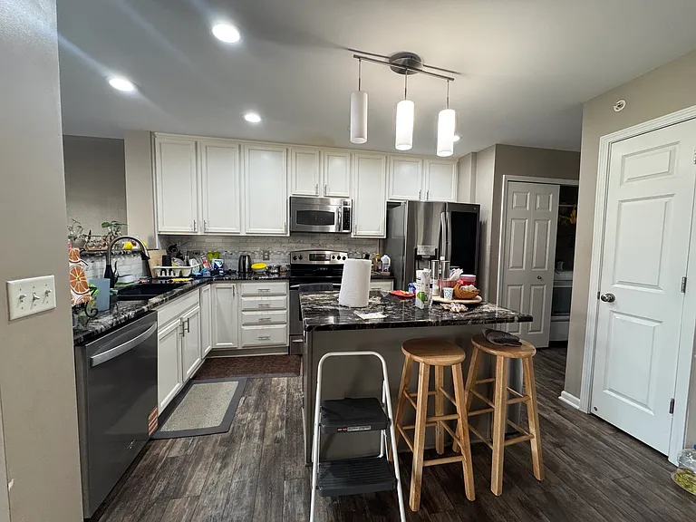 5061 Everest Ln N — Photo 5