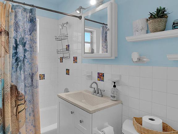 5th image of 220 A 50th St #A