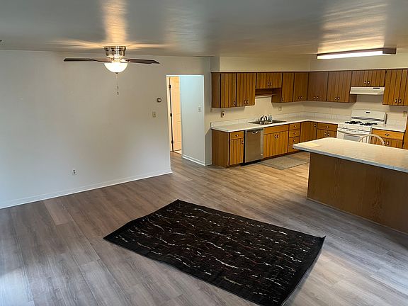3rd image of 9801 Kennedy Ave