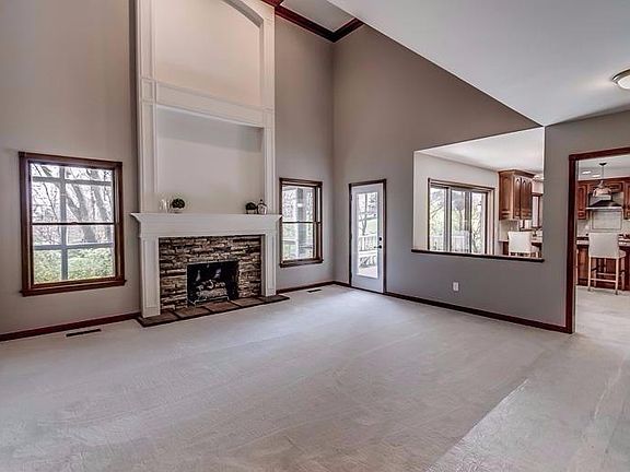 4th image of 2083 Vina Ln