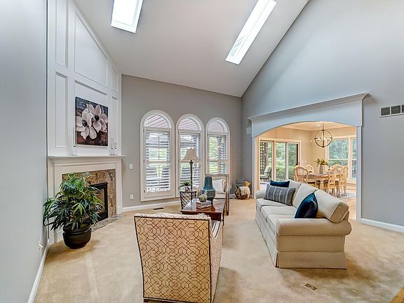 3rd image of 5039 Medallion Dr W