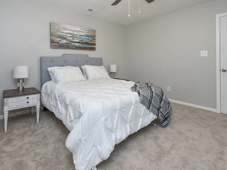 1423 Goldfinch Ln — Photo 22