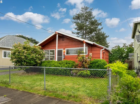 6918 SE Center St, Portland, OR 97206