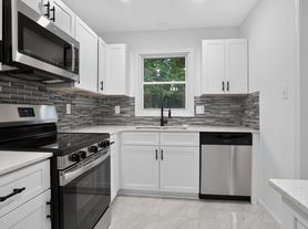 2250 Kings Gate Cir, Snellville, GA