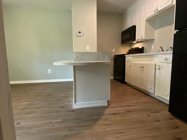 2001 E Avenue A #1 — Photo 2