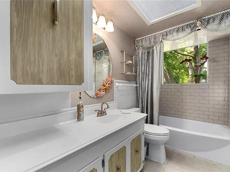 610 Lancelot Way — Photo 24