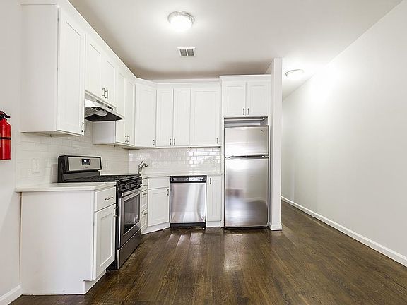 3rd image of 420A Union St