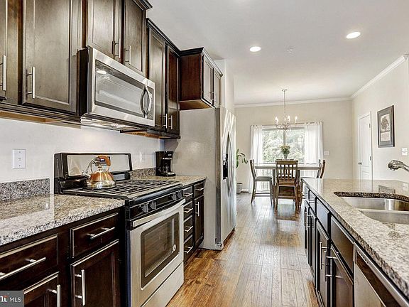 4th image of 8154 Hollow Ct