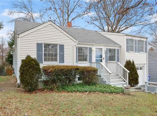 7 Hawthorne Dr, Norwalk, CT 06851