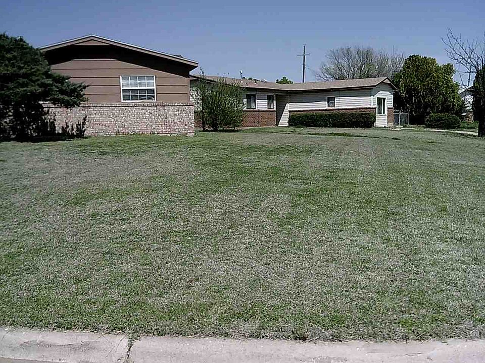 2nd image of 917 SW Ranch Oak Blvd