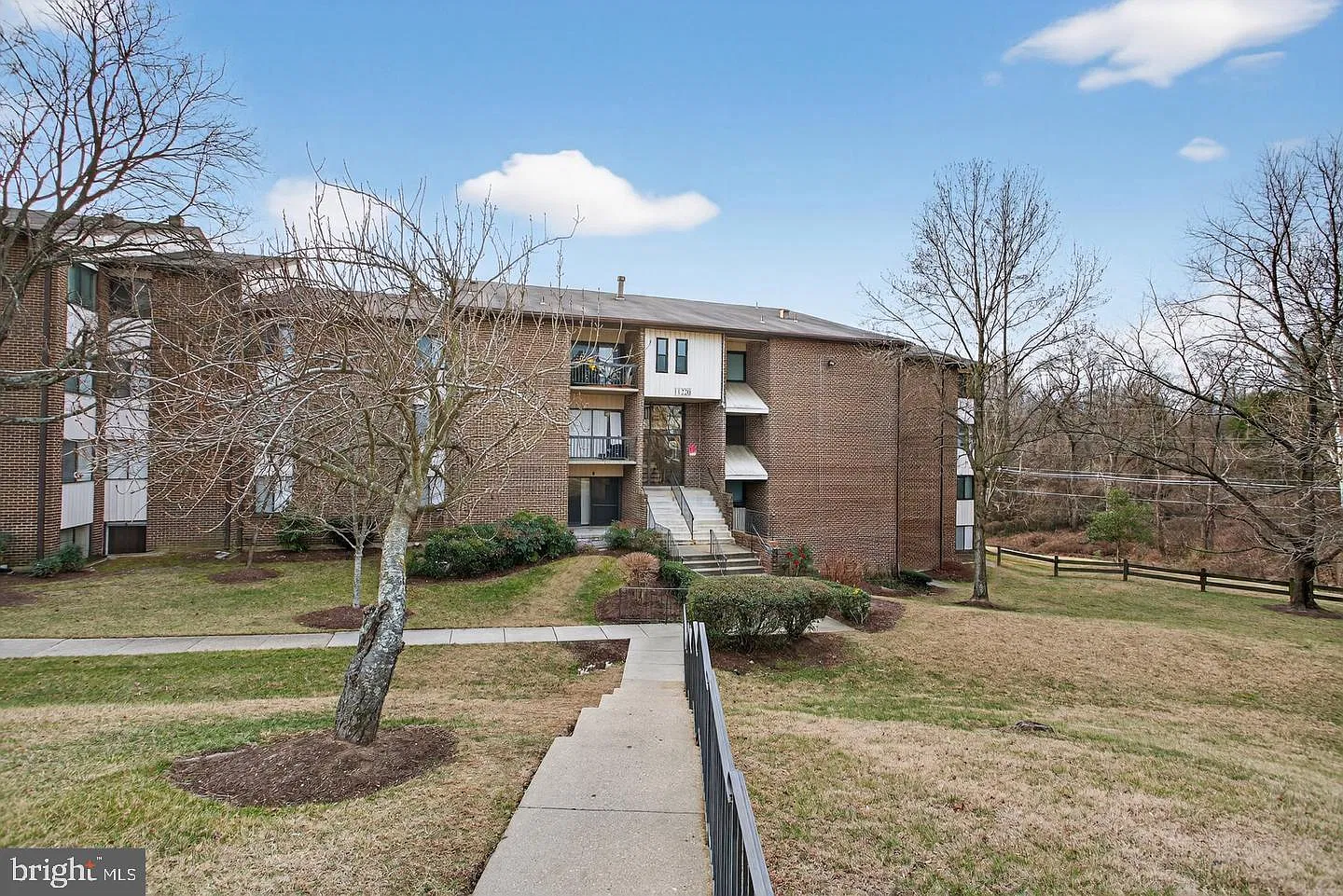 3 bed, 2.0 bath, 1349 sqft, $2,449 — Photo 2