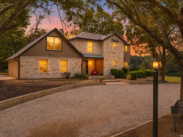220 LARK LN, New Braunfels, TX 78132