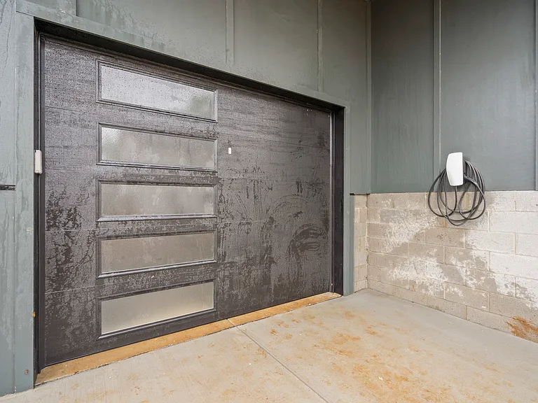 530 Continental Dr — Photo 32