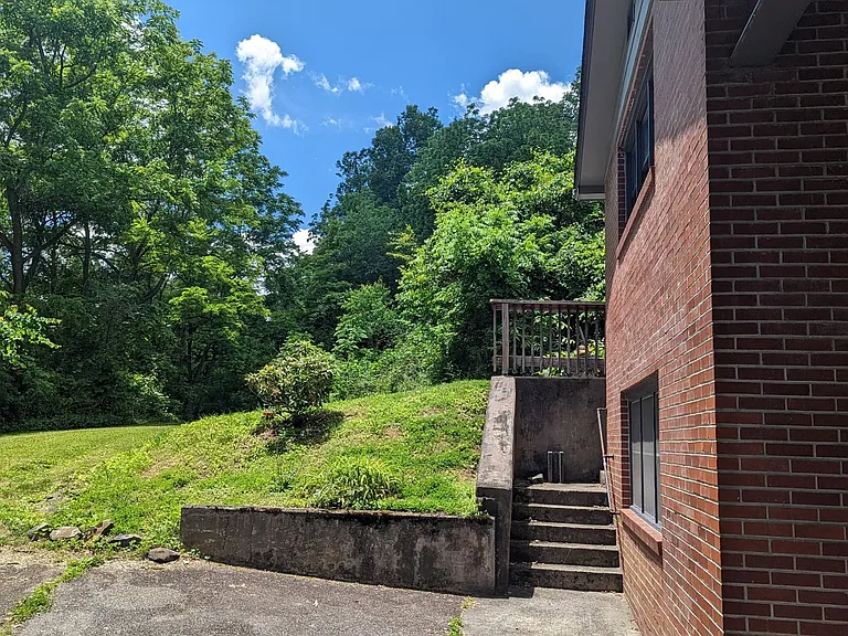 107 Magnolia St — Photo 12