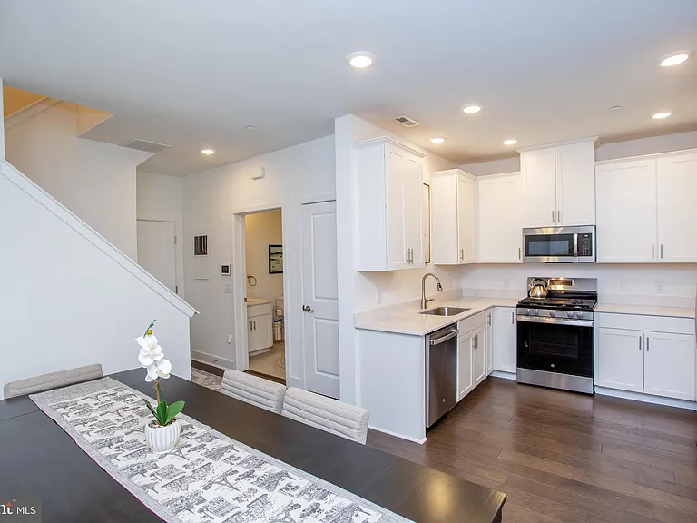 233 Lewis Fisher Dr #ST — Photo 6