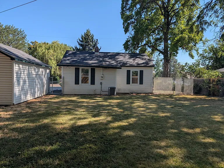 1511 Rochester St — Photo 1