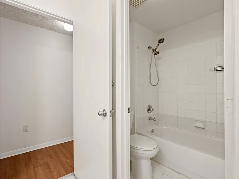 6960 SW 39th St #E205 — Photo 21