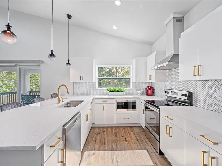 3717 E Clifton St — Photo 17